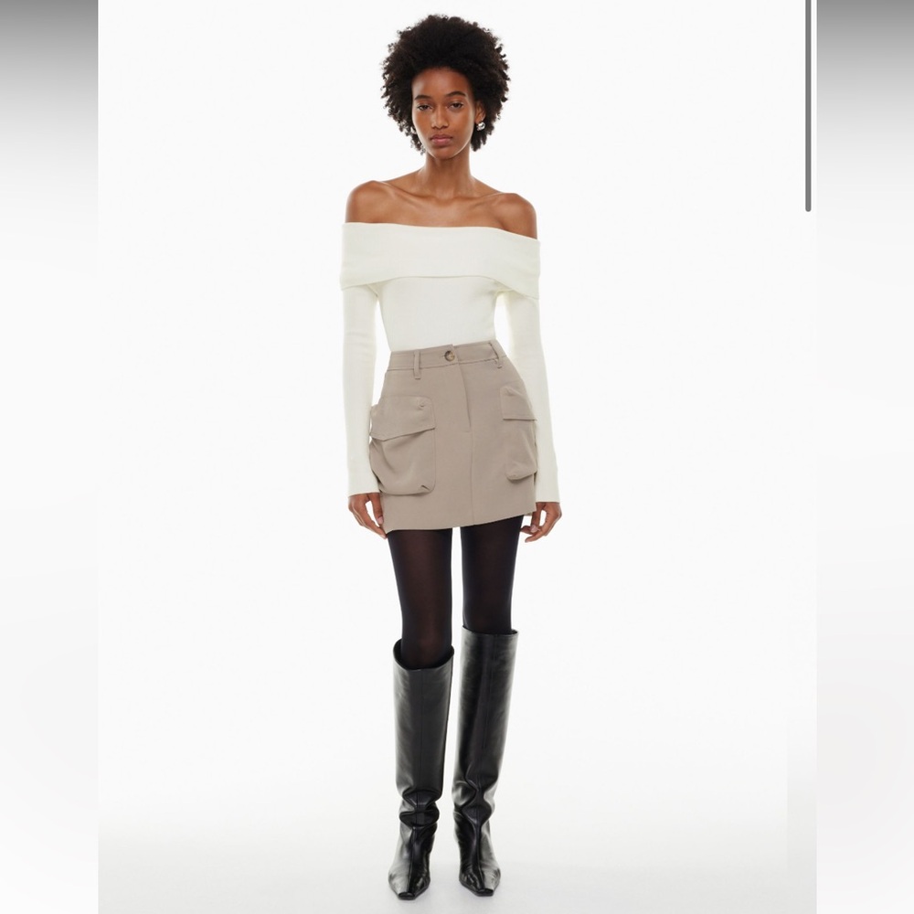 Aritzia Wilfred Black Astral Cargo Skirt in size 12